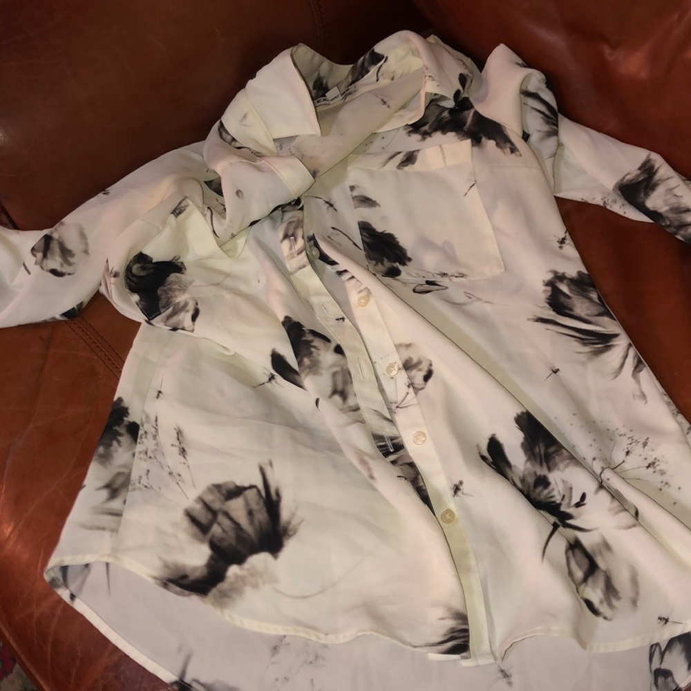 Adorable button down blouse